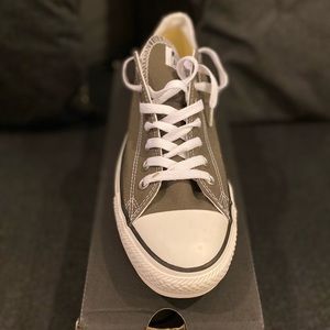 Grey Low top Converse